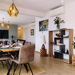 Gold Apartment